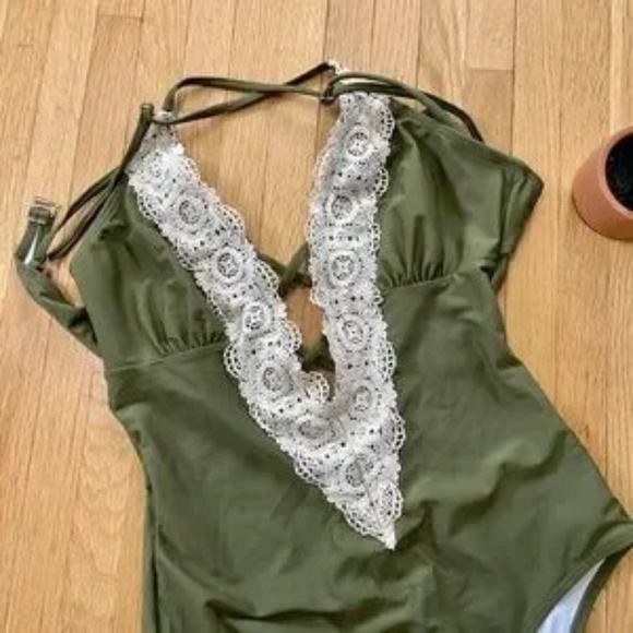 Cupshe Olive Green Lace Trimmed Plunge V-Neck One-Piece Swimsuit Size S - Picture 4 of 12